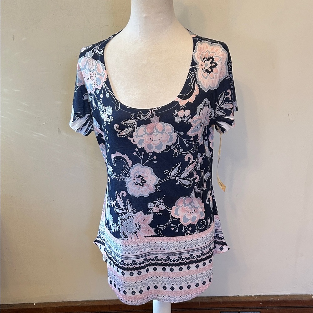 World Unity Floral Scoop Neck Women’s short sleeve top Size L New